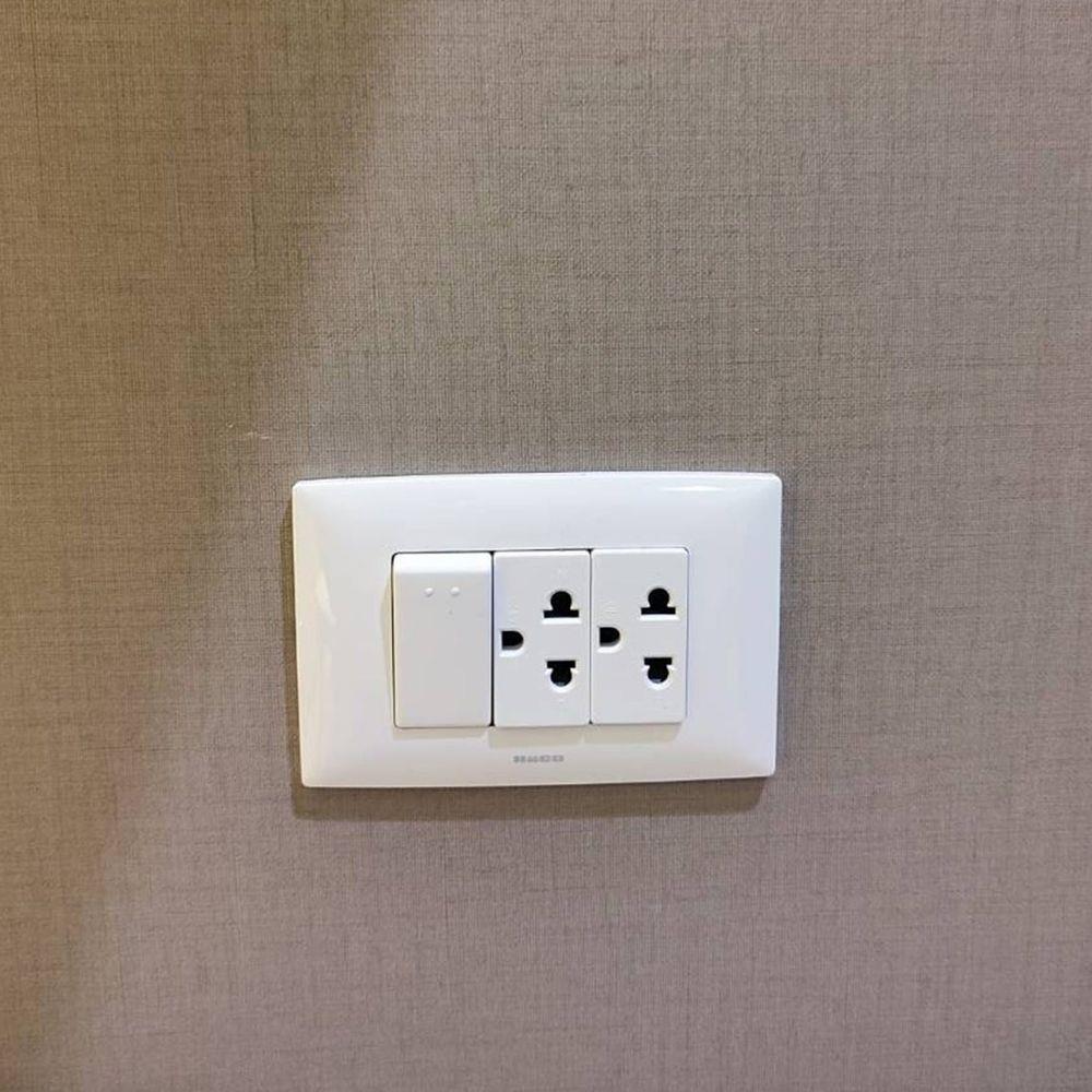 เคาน์เตอร์บาร์ตู้โชว์ฝั่งซ้าย SB FURNITURE MABEL 19208278 150 ซม. ลายหินอ่อนขาว