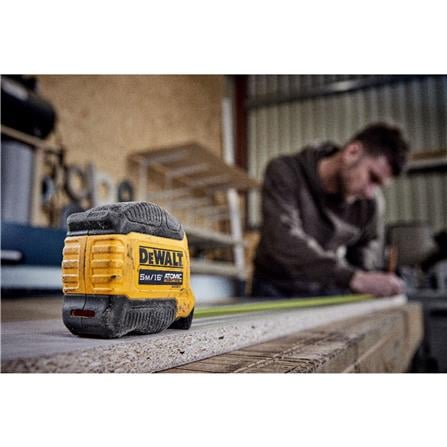 ตลับเมตรหุ้มยาง พร้อมตัวล็อก DEWALT DWHT38112-30 5 ม._4