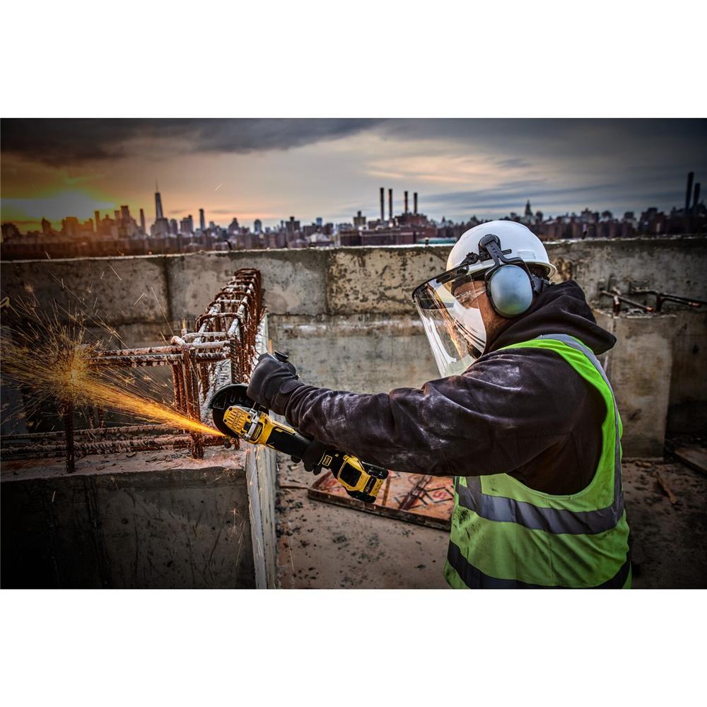 ชุดสว่านกระแทกและเครื่องเจียรไร้สาย (พร้อมแบตเตอรี่และแท่นชาร์จ) DEWALT DCK2026P2T-B1 20 โวลต์