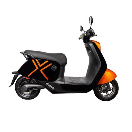 รถจักรยานยนต์ไฟฟ้า EM QAREZ 2000W สีดำ/ส้ม_0