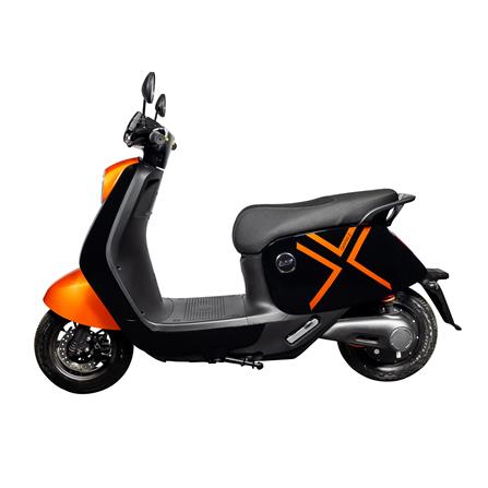 รถจักรยานยนต์ไฟฟ้า EM QAREZ 2000W สีดำ/ส้ม_3