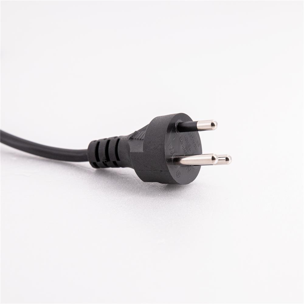 รางปลั๊กไฟ 4 ช่อง 4 สวิตซ์ TOSHINO JT4BK 16 แอมป์ 1.5 ม. (แพ็กคู่)