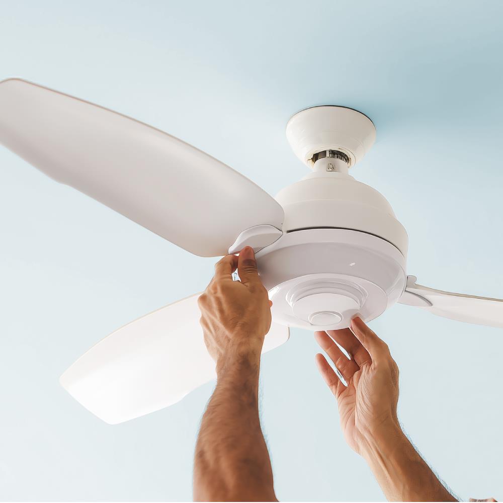 ติดตั้งพัดลมเพดานหรือพัดลมโคมไฟ