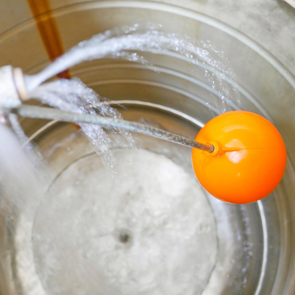 เปลี่ยนหรือติดตั้งลูกลอยถังน้ำดี